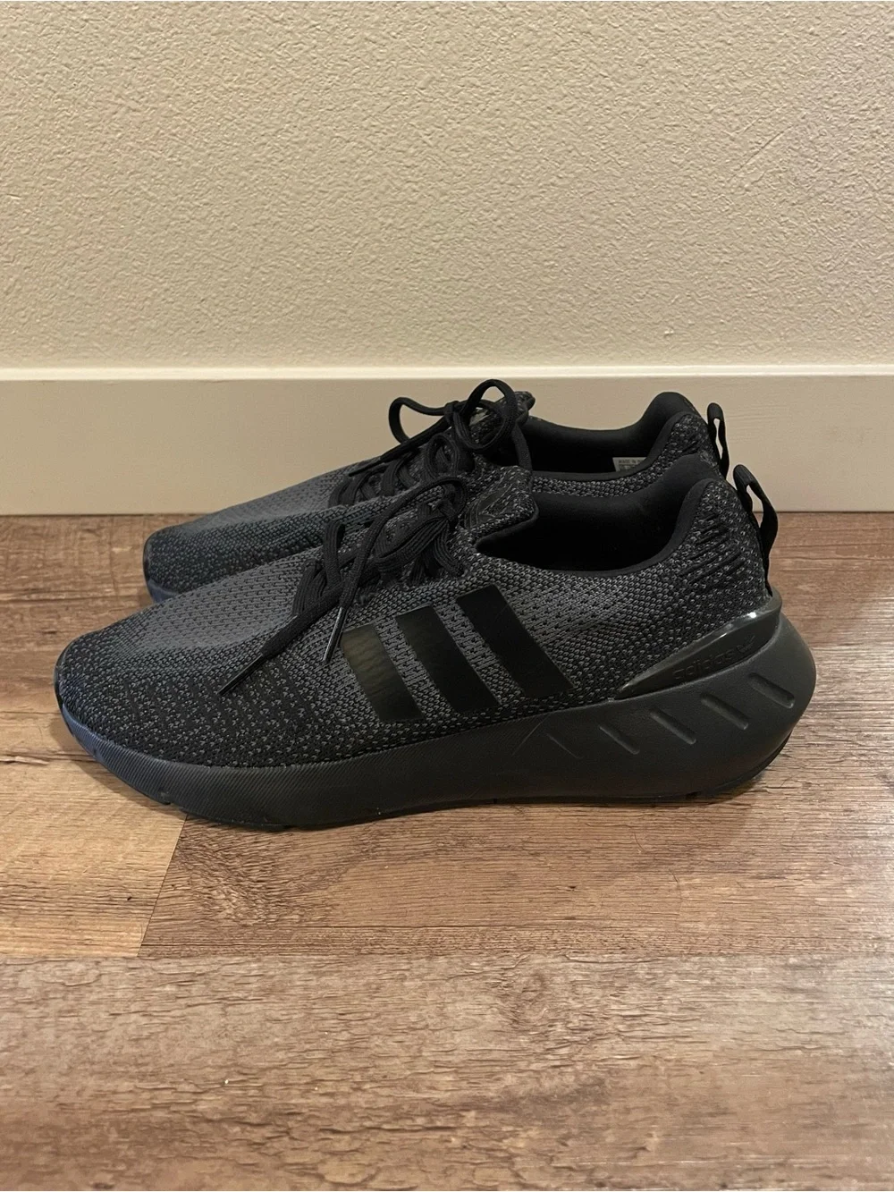 adidas Originals Swift Run 22 Triple Black GZ3500 Men's Running Shoe Size 9.5